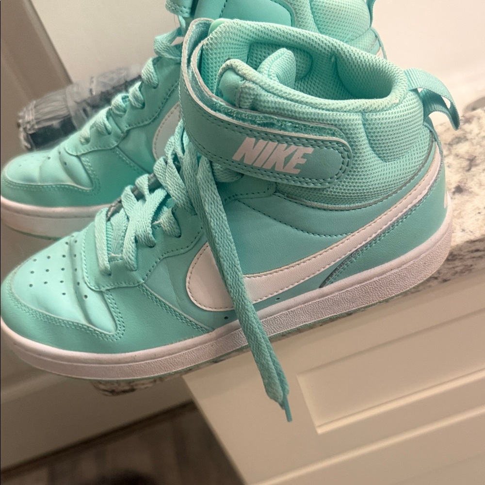 Nike Women's Sneakers in Teal and White